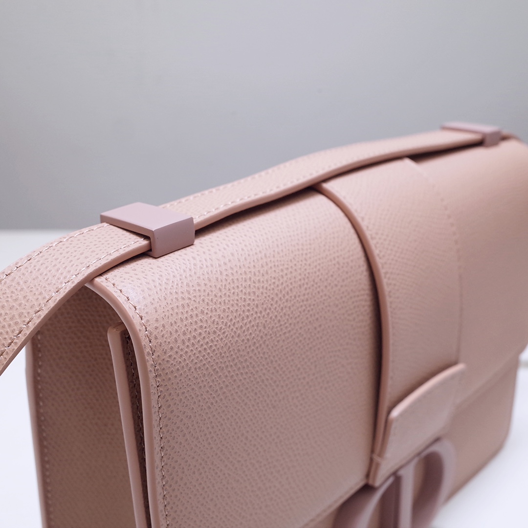 30 Montaigne Bag Pink Grained Calfskin